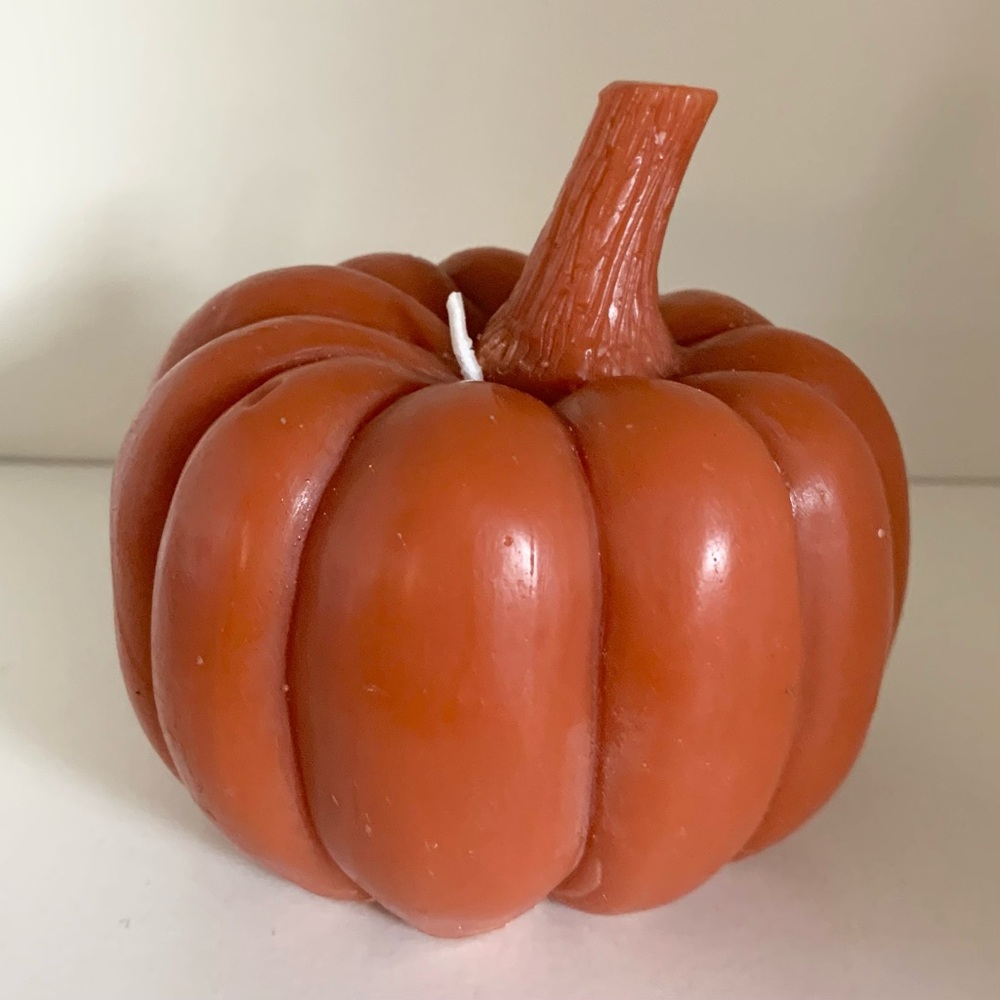 Large pumpkin candle